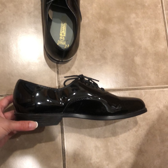 Barclay Shiny Men’s Oxford size 8W. Practically new! - Picture 15 of 16